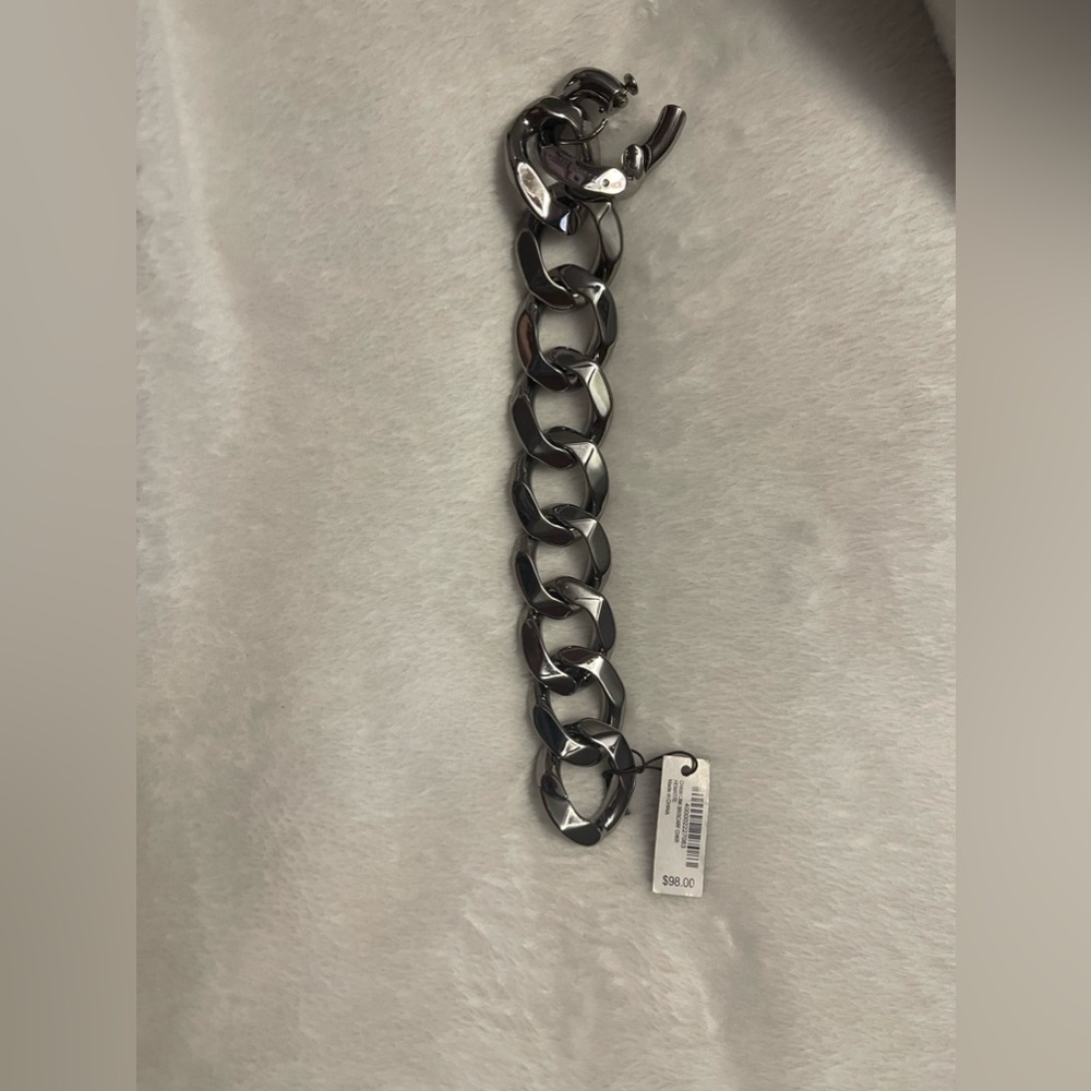 NWT- Henri Bendel chain link bracelet!